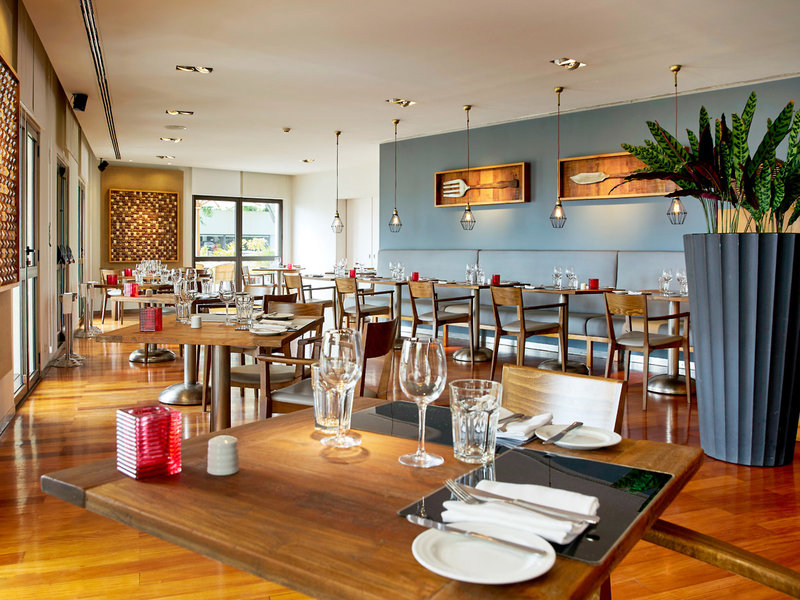 Suite Hotel Eden Mar 12