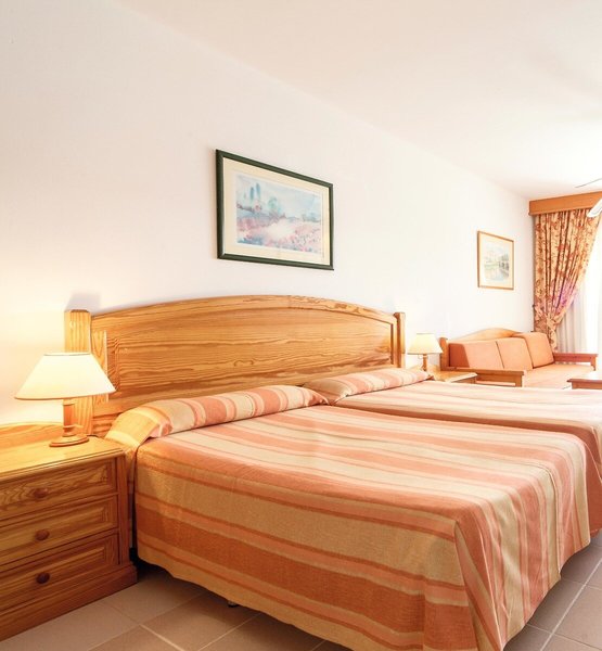 TUI KIDS CLUB Riu Oliva Beach 24 - Room Example