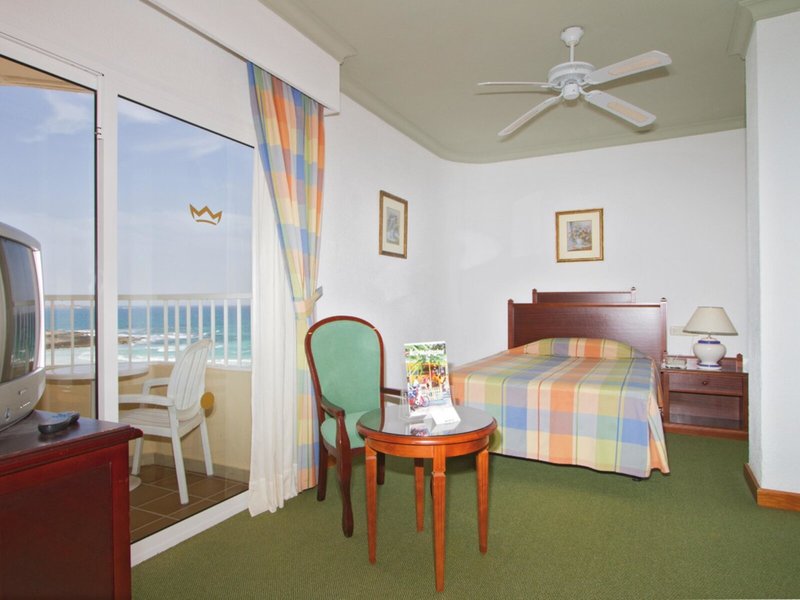 TUI KIDS CLUB Riu Oliva Beach 25 - Room Example