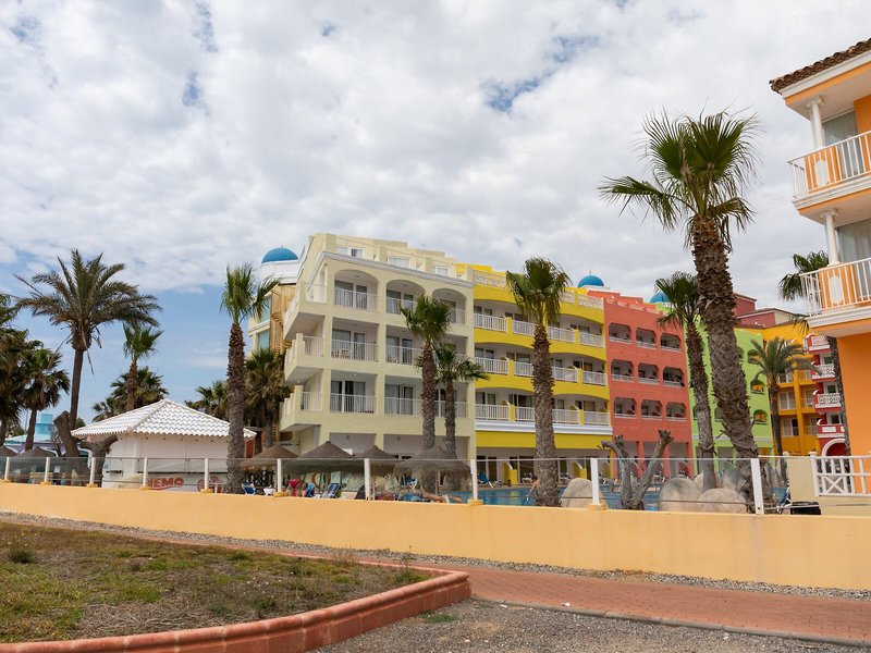 Mediterraneo Bay Hotel & Resort 3