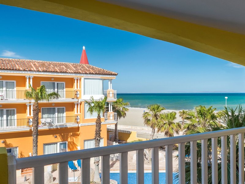 Mediterraneo Bay Hotel & Resort 4