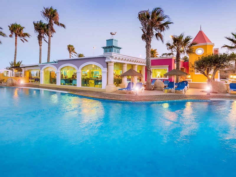 Mediterraneo Bay Hotel & Resort 10