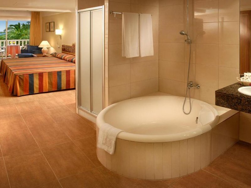 Mediterraneo Bay Hotel & Resort 49