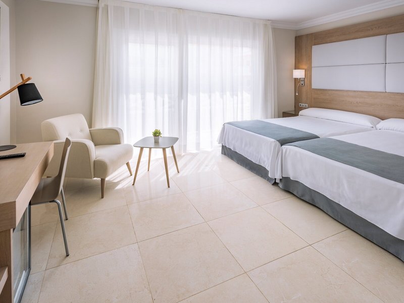 Mediterraneo Bay Hotel & Resort 50