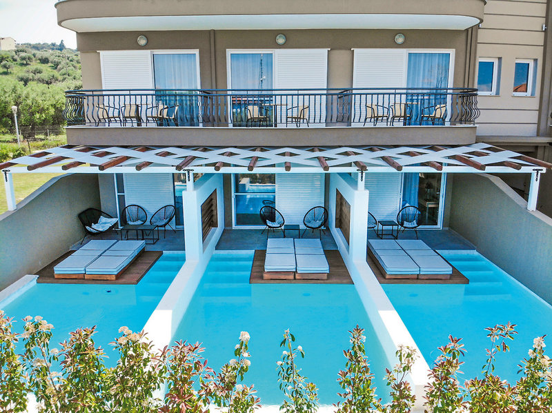 Royal Hotel and Suites 6