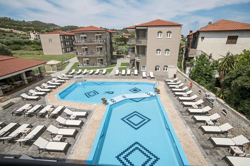 Royal Hotel and Suites 9