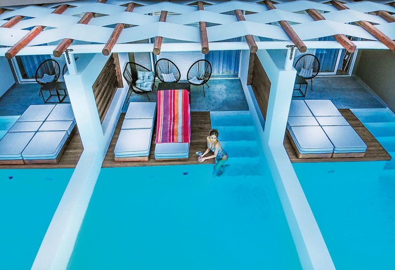 Royal Hotel and Suites 10