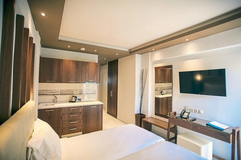 Royal Hotel and Suites 17