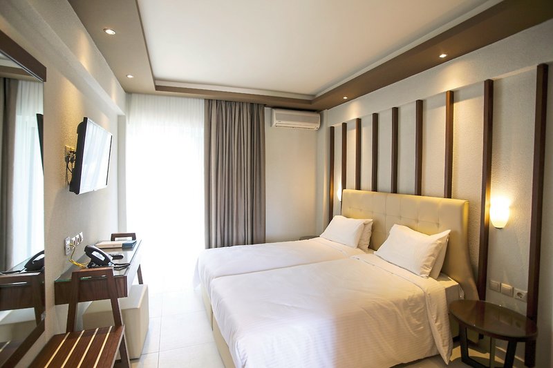 Royal Hotel and Suites 18