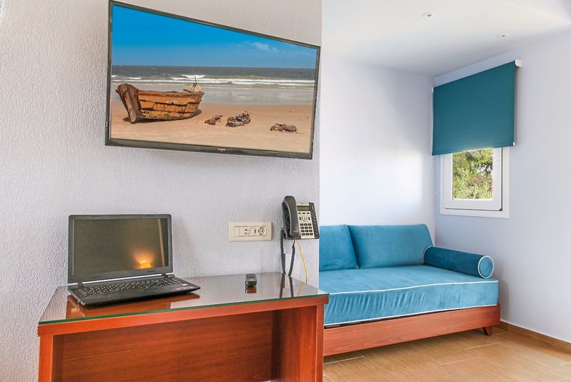 Royal Hotel & Apartments 8