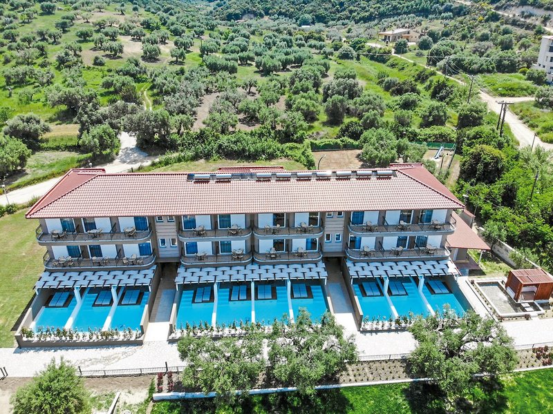 Royal Hotel & Apartments 11