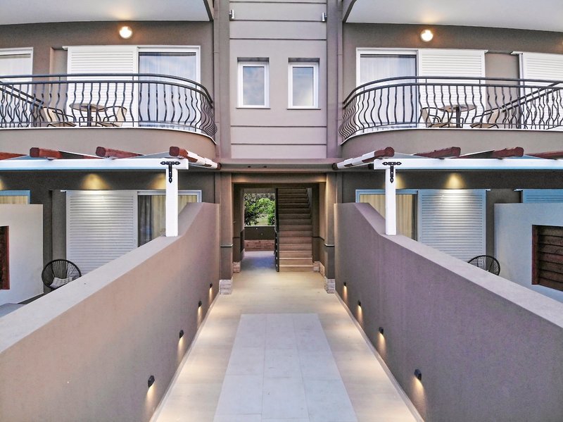 Royal Hotel & Apartments 12