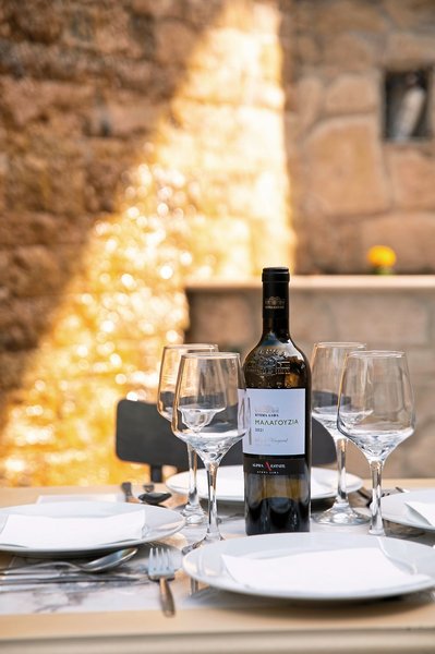 Royal Hotel & Apartments 16