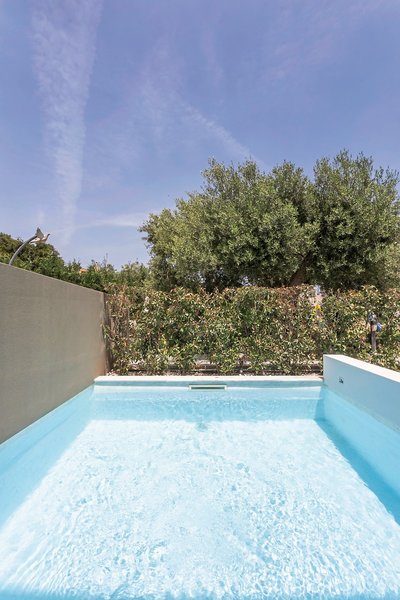 Royal Hotel & Apartments 30