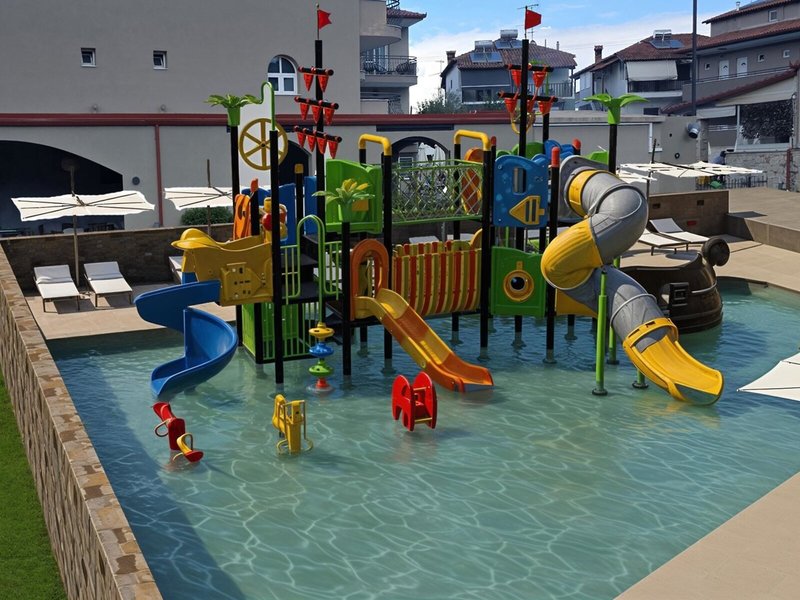 Royal Hotel and Suites 8