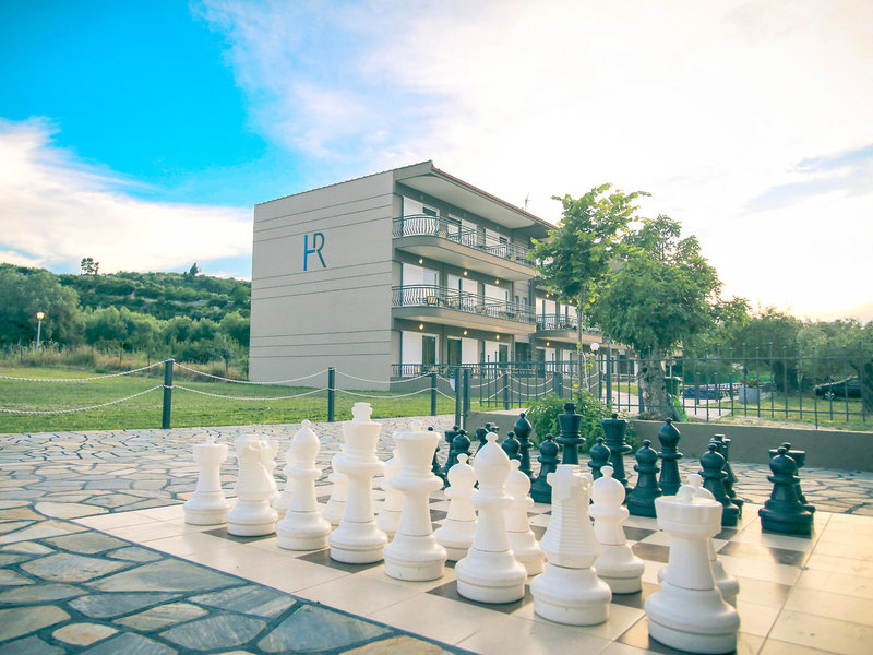 Royal Hotel and Suites 9