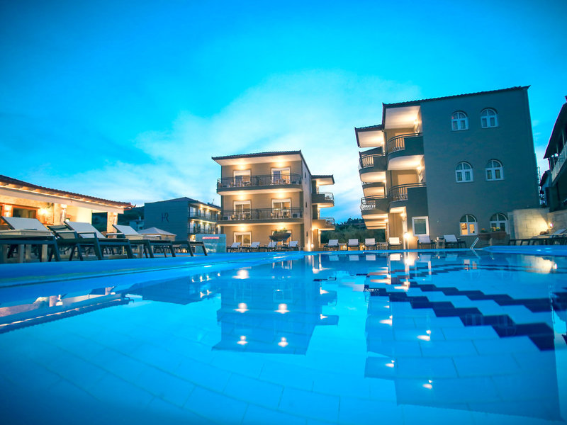 Royal Hotel and Suites 10