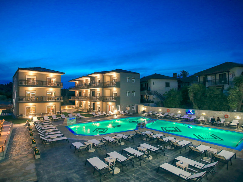 Royal Hotel and Suites 11