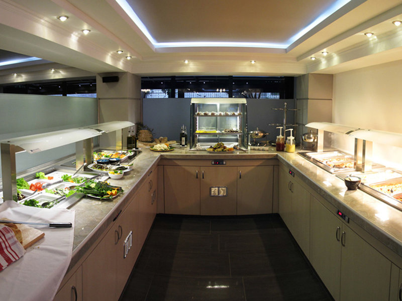 Royal Hotel and Suites 22