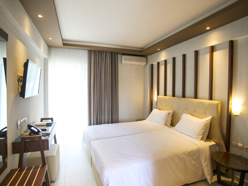 Royal Hotel and Suites 40