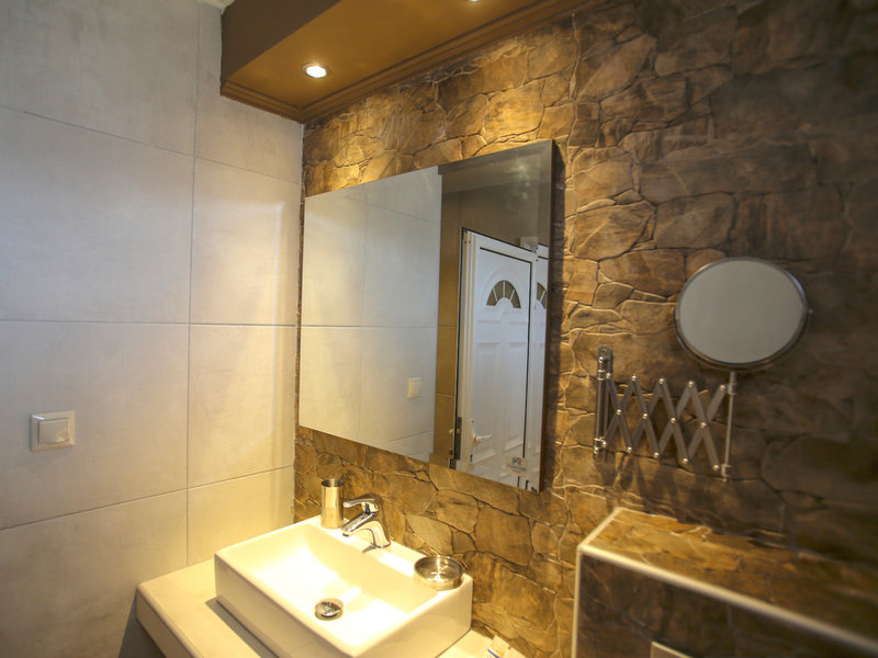 Royal Hotel and Suites 41