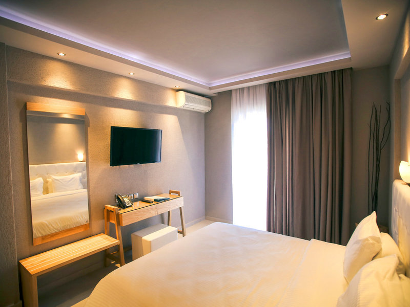 Royal Hotel and Suites 43