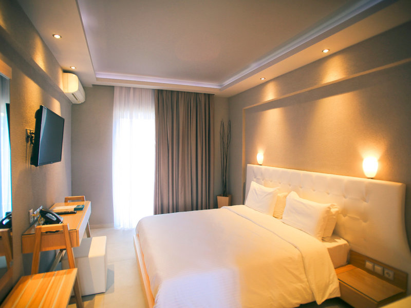 Royal Hotel and Suites 45