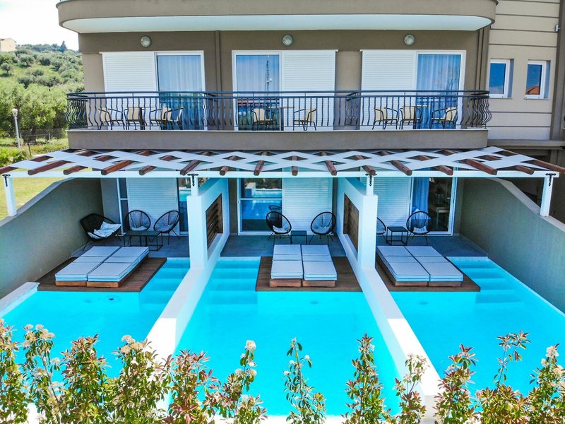 Royal Hotel and Suites 14