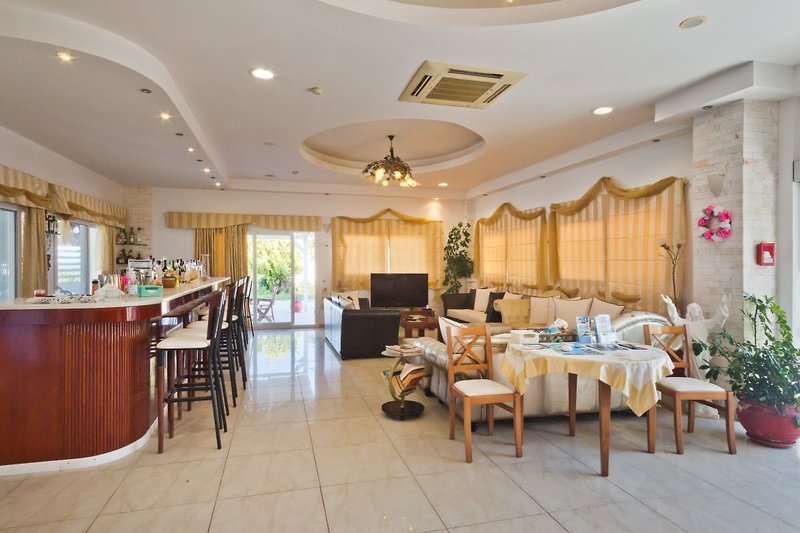 Royal Beach Hotel 12