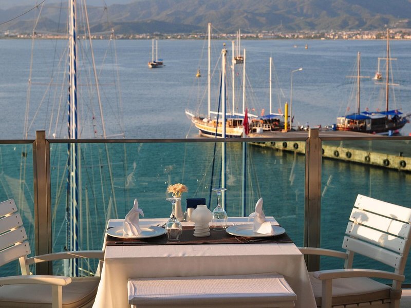 Alesta Yacht Hotel 11