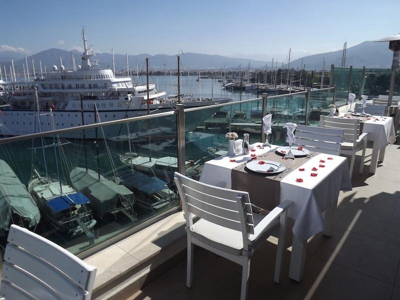Alesta Yacht Hotel 14