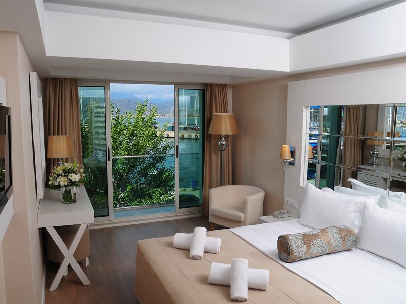 Alesta Yacht Hotel 16