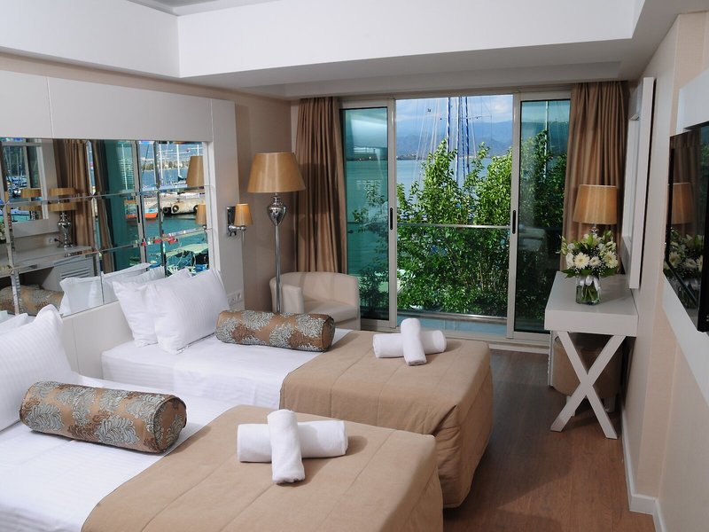 Alesta Yacht Hotel 17