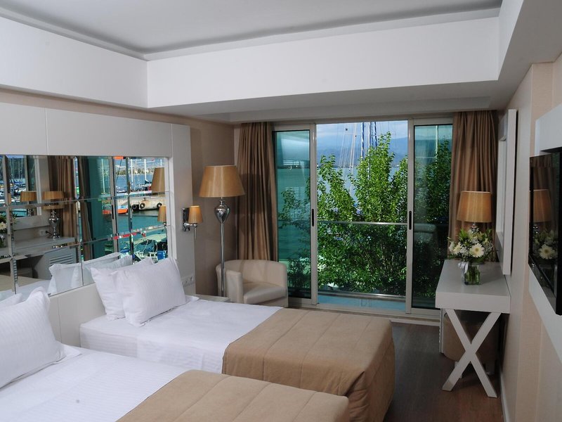 Alesta Yacht Hotel 24