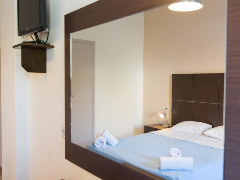 Kamari Blu Boutique Hotel 10