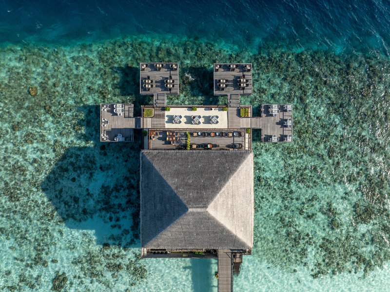 Dusit Thani Maldives 11