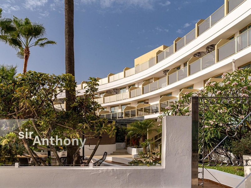 Mare Nostrum Resort - Sir Anthony 12