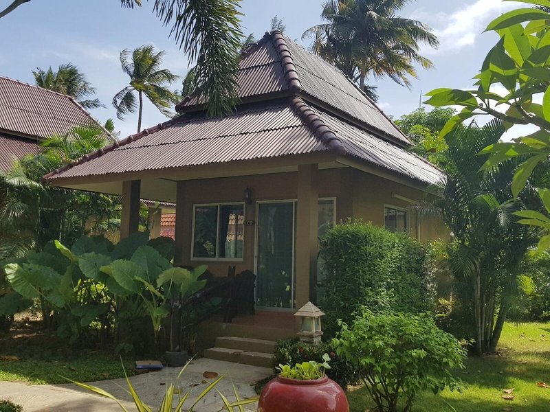 Lanta Castaway Beach Resort 1