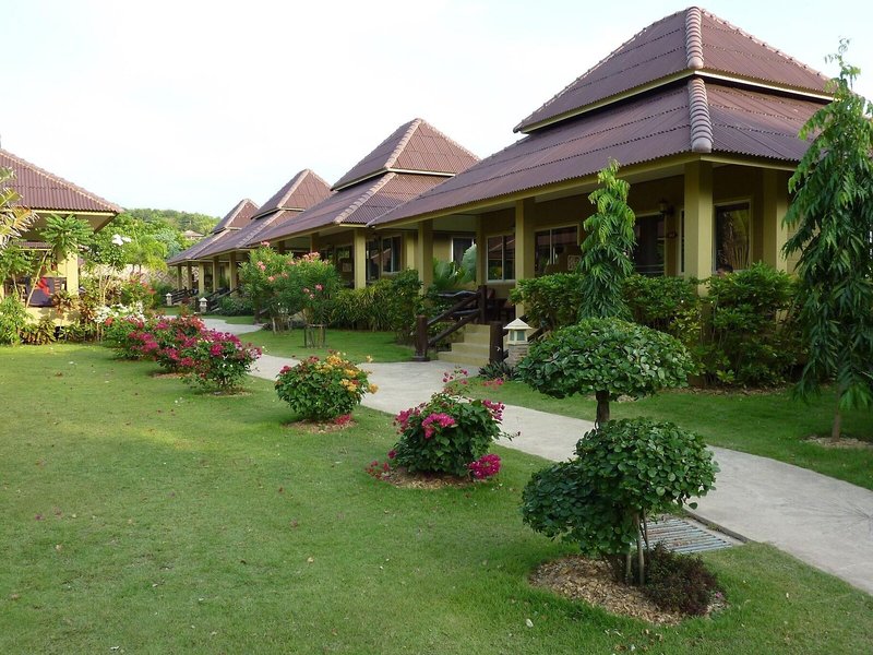 Lanta Castaway Beach Resort 2