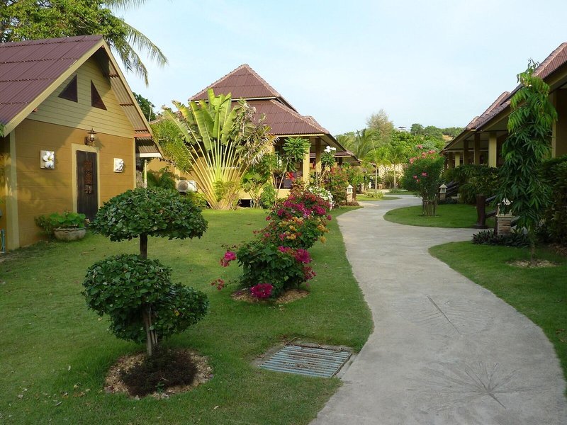 Lanta Castaway Beach Resort 5