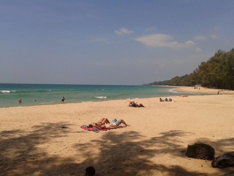 Lanta Castaway Beach Resort 9