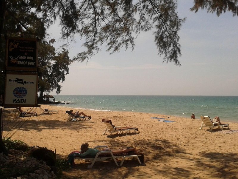 Lanta Castaway Beach Resort 10