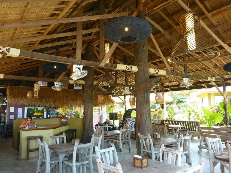 Lanta Castaway Beach Resort 17