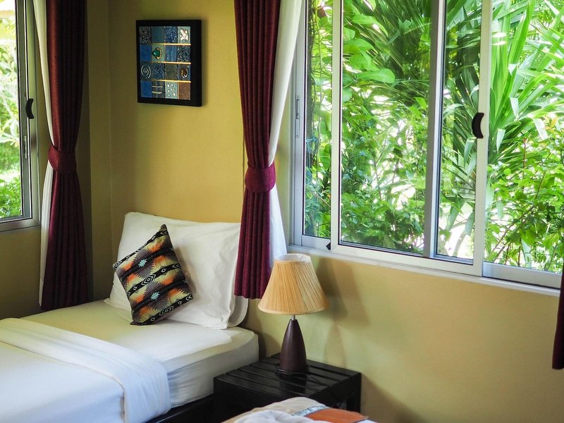 Lanta Castaway Beach Resort 33