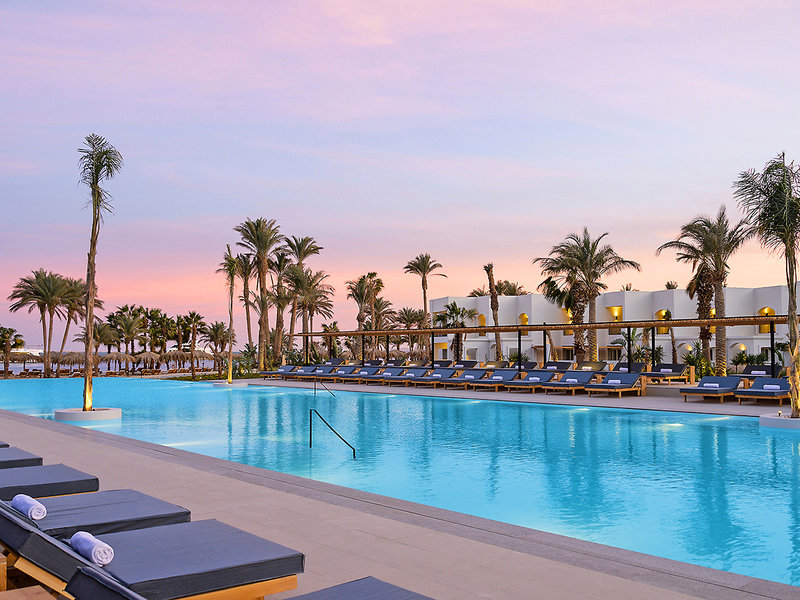 Serry Beach Resort 8