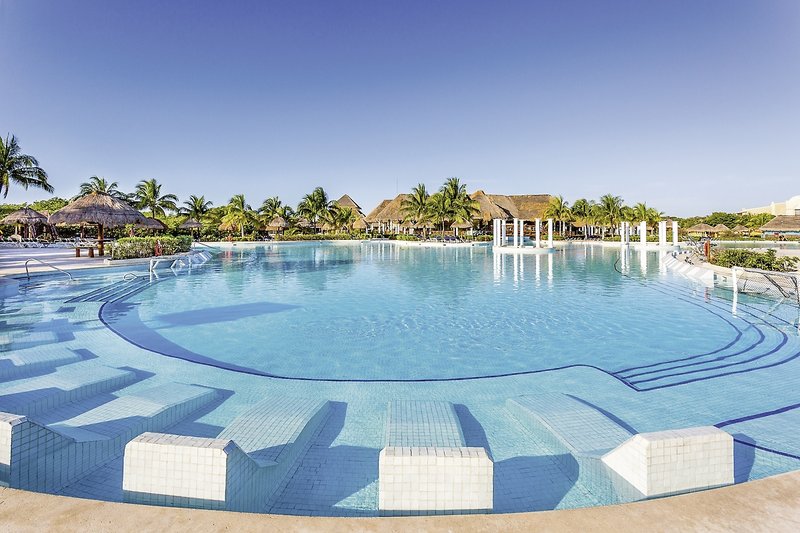 Grand Palladium Colonial Resort & Spa 6 - Outdoor Pool