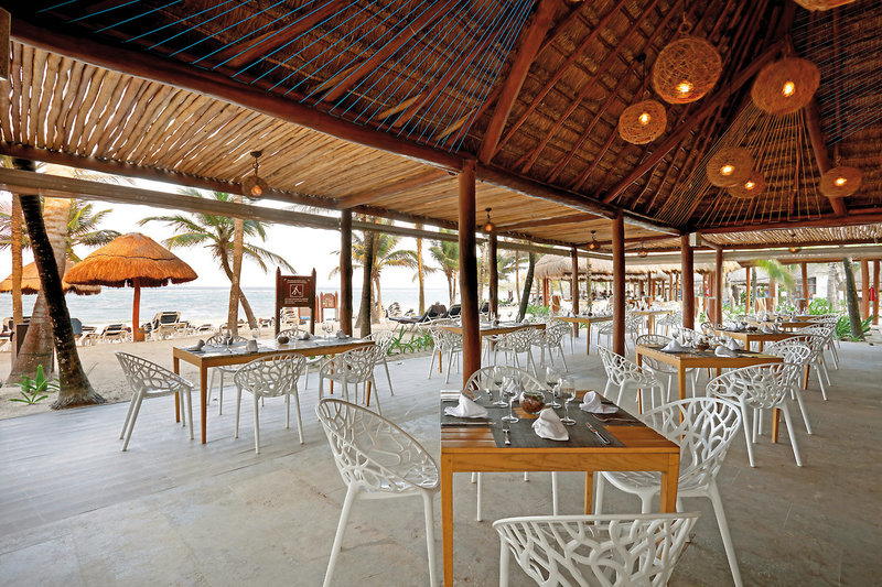 Grand Palladium Colonial Resort & Spa 13 - Terrace