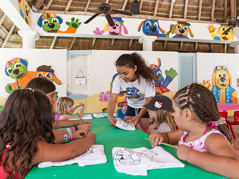 Grand Palladium Colonial Resort & Spa 11