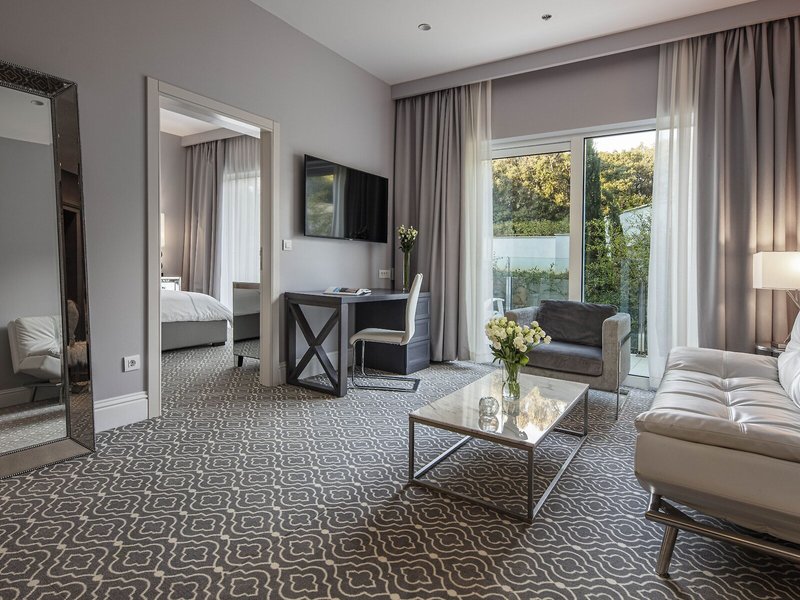 Importanne Royal Palm 31