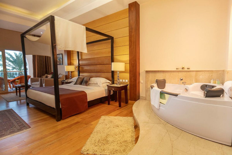 Royal Savoy Hotel 10